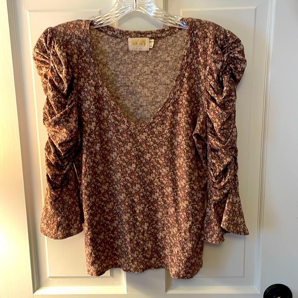 Cute and sexy feminine floral fancy sleeve top Nation LTD S 💝